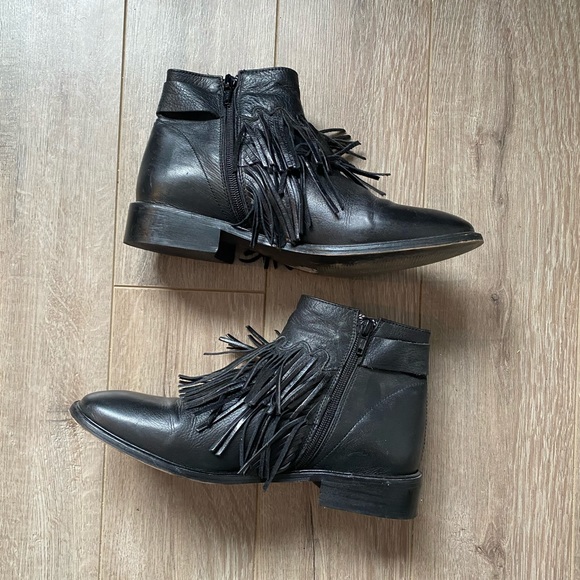 Black fringed leather booties - Picture 4 of 15